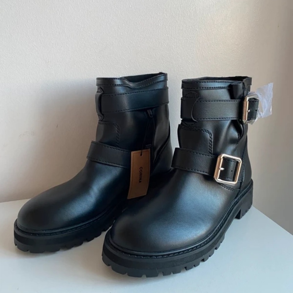 Stylish Black Leather Moto Boots